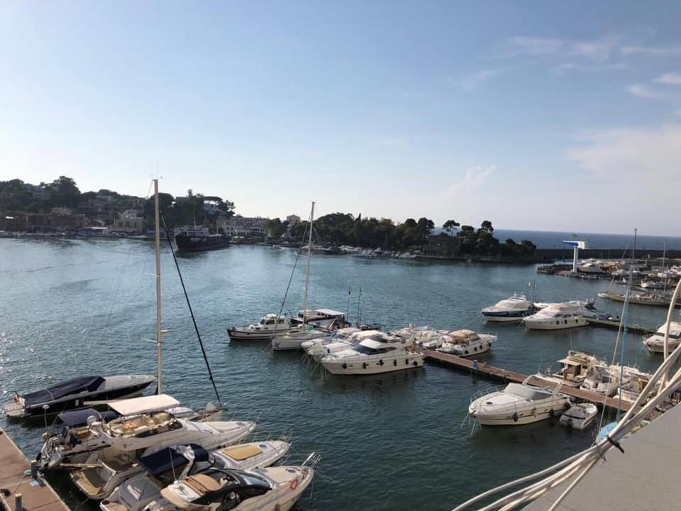 イスキア島 Molo35 Bed & Breakfast エクステリア 写真
