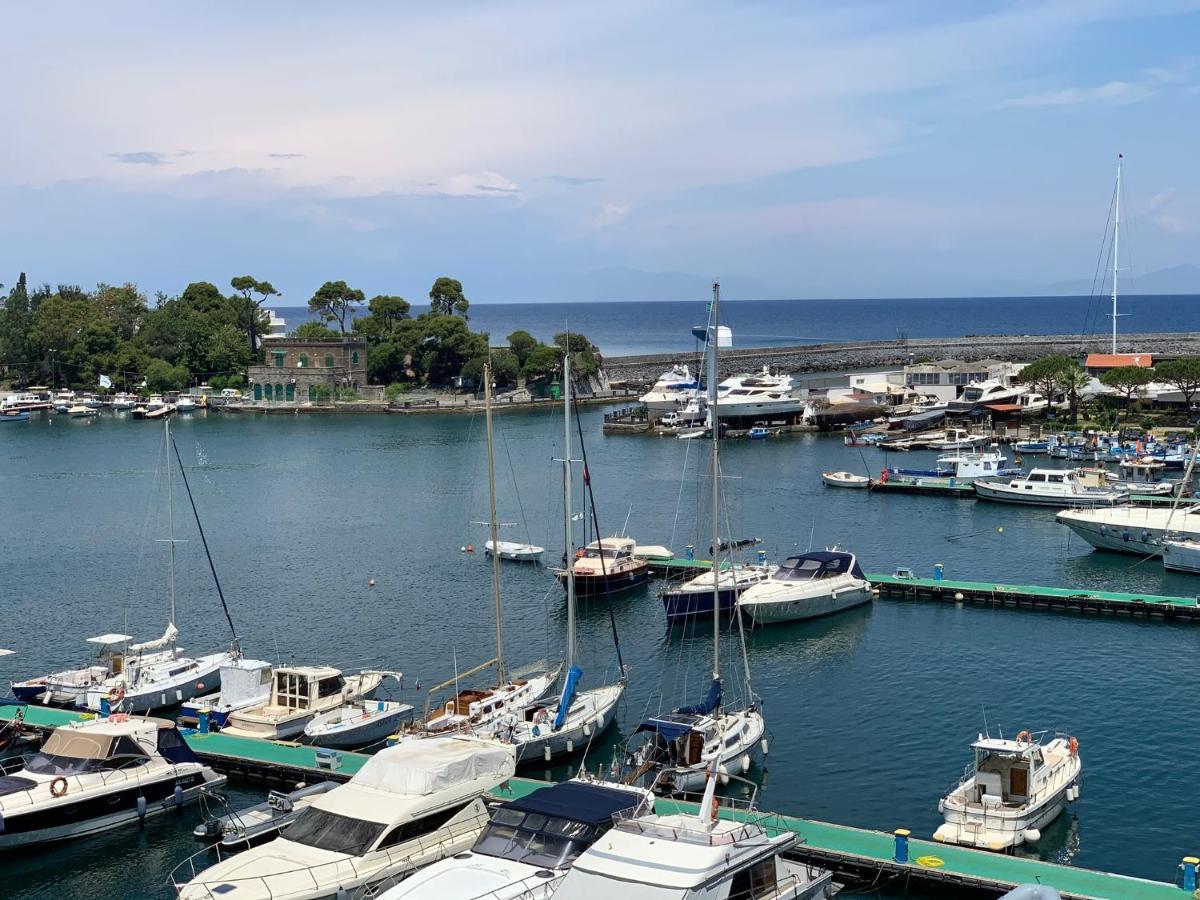 イスキア島 Molo35 Bed & Breakfast エクステリア 写真